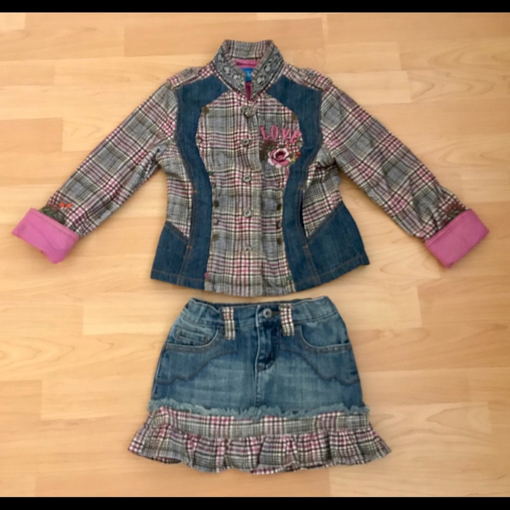 Girls size 5 very cute Jacket and skirt set